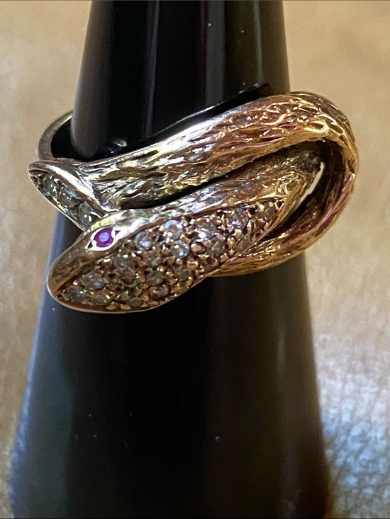 Jewelry - Vintage yellow gold and diamonds snake ring 5.75